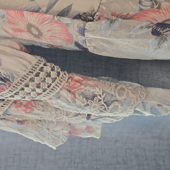 Tempo Paris Floral Blouse - Blue and Pink Boho Style Size Medium - Picture 6 of 7